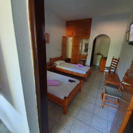 Dionisos Studios And Apts Skiathos Koukounaries Eksteriør bilde