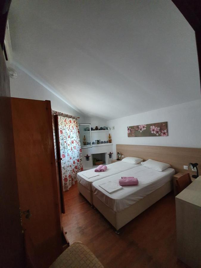 Dionisos Studios And Apts Skiathos Koukounaries Eksteriør bilde