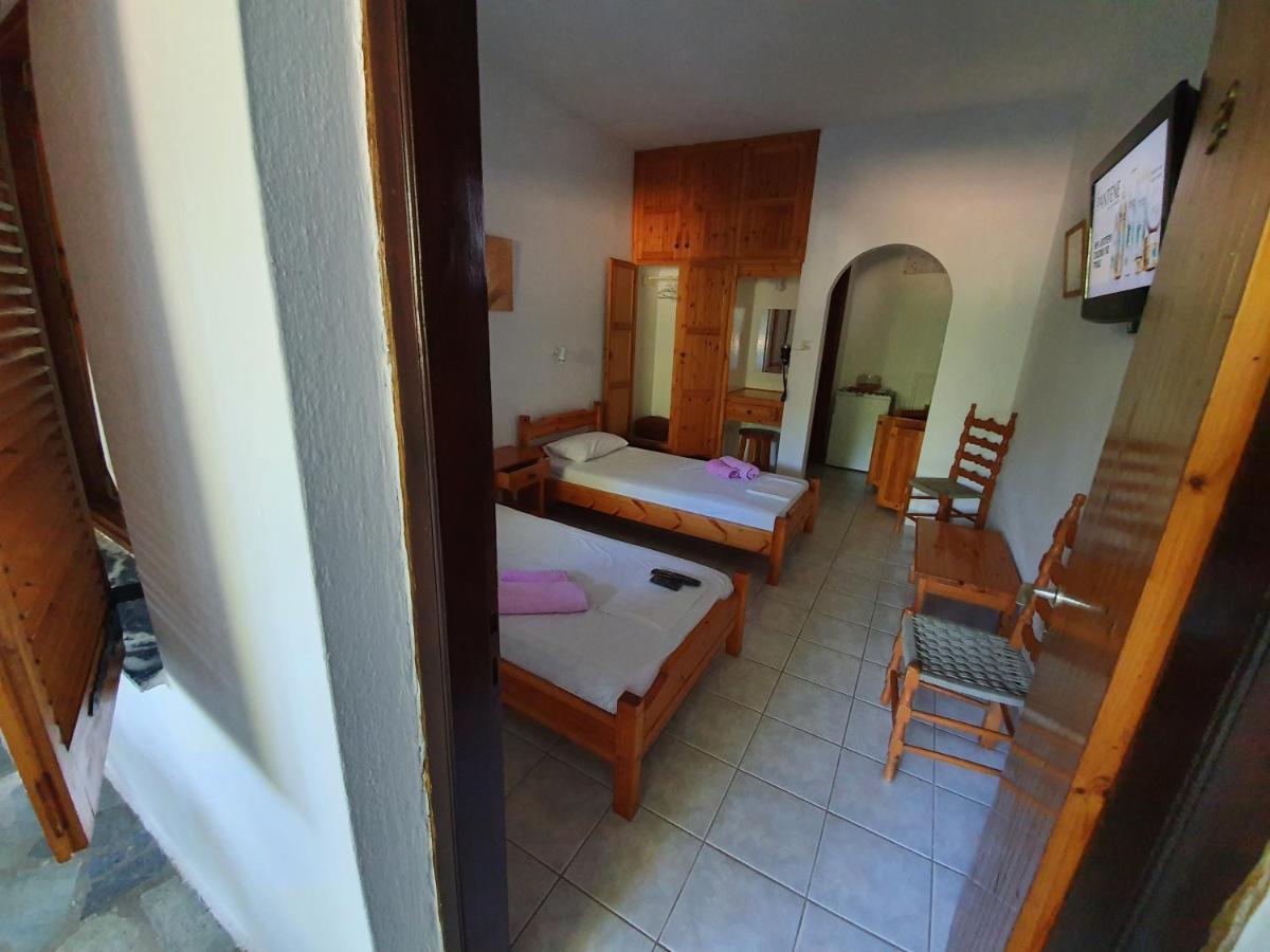 Dionisos Studios And Apts Skiathos Koukounaries Eksteriør bilde