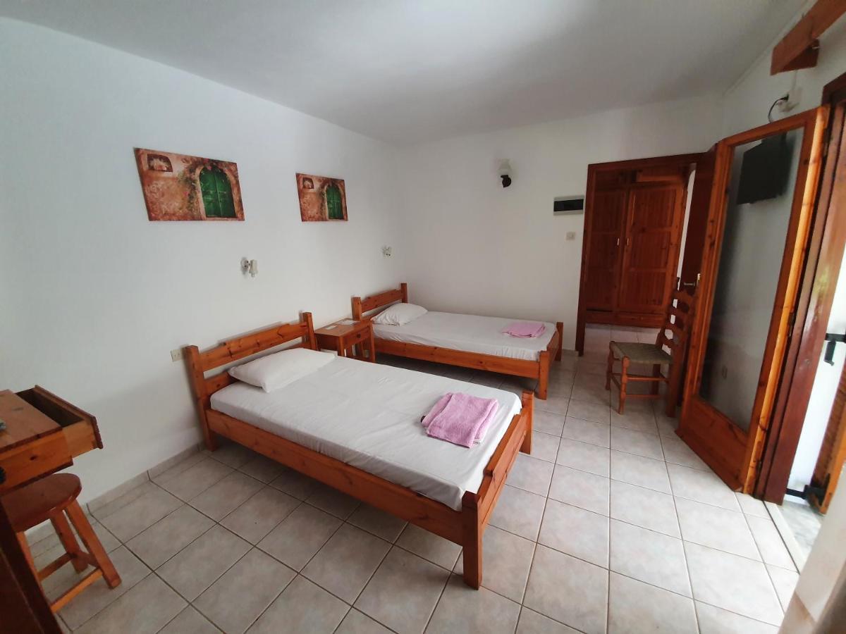 Dionisos Studios And Apts Skiathos Koukounaries Eksteriør bilde