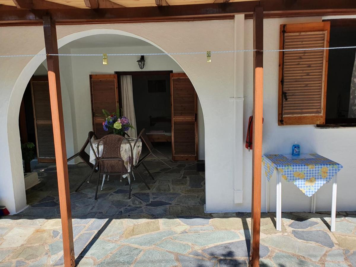 Dionisos Studios And Apts Skiathos Koukounaries Eksteriør bilde