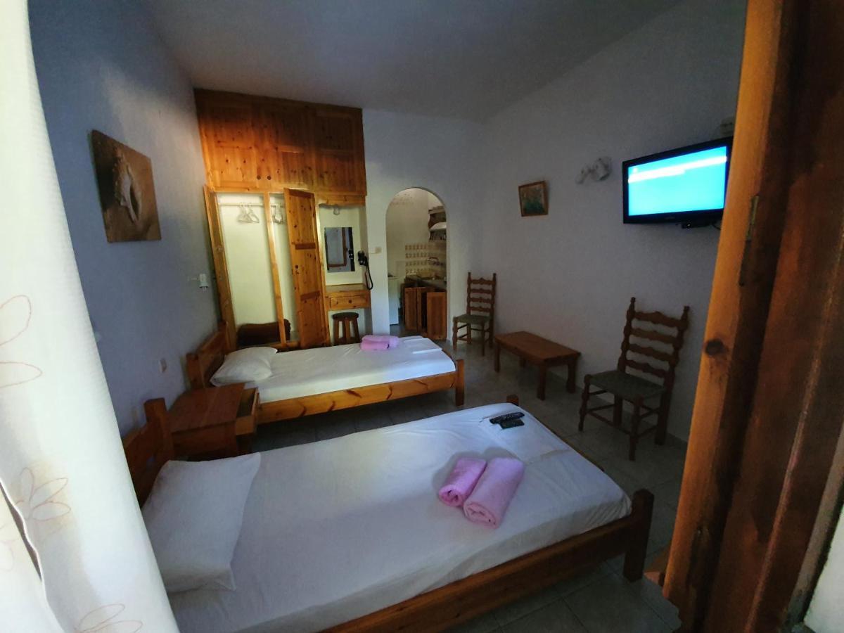 Dionisos Studios And Apts Skiathos Koukounaries Eksteriør bilde