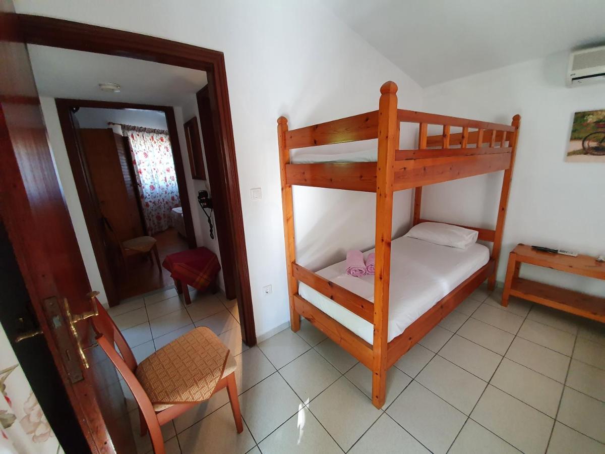 Dionisos Studios And Apts Skiathos Koukounaries Eksteriør bilde