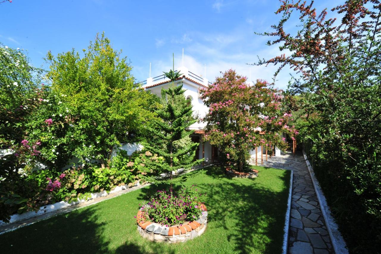 Dionisos Studios And Apts Skiathos Koukounaries Eksteriør bilde