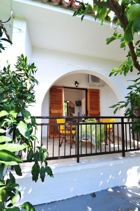 Dionisos Studios And Apts Skiathos Koukounaries Eksteriør bilde