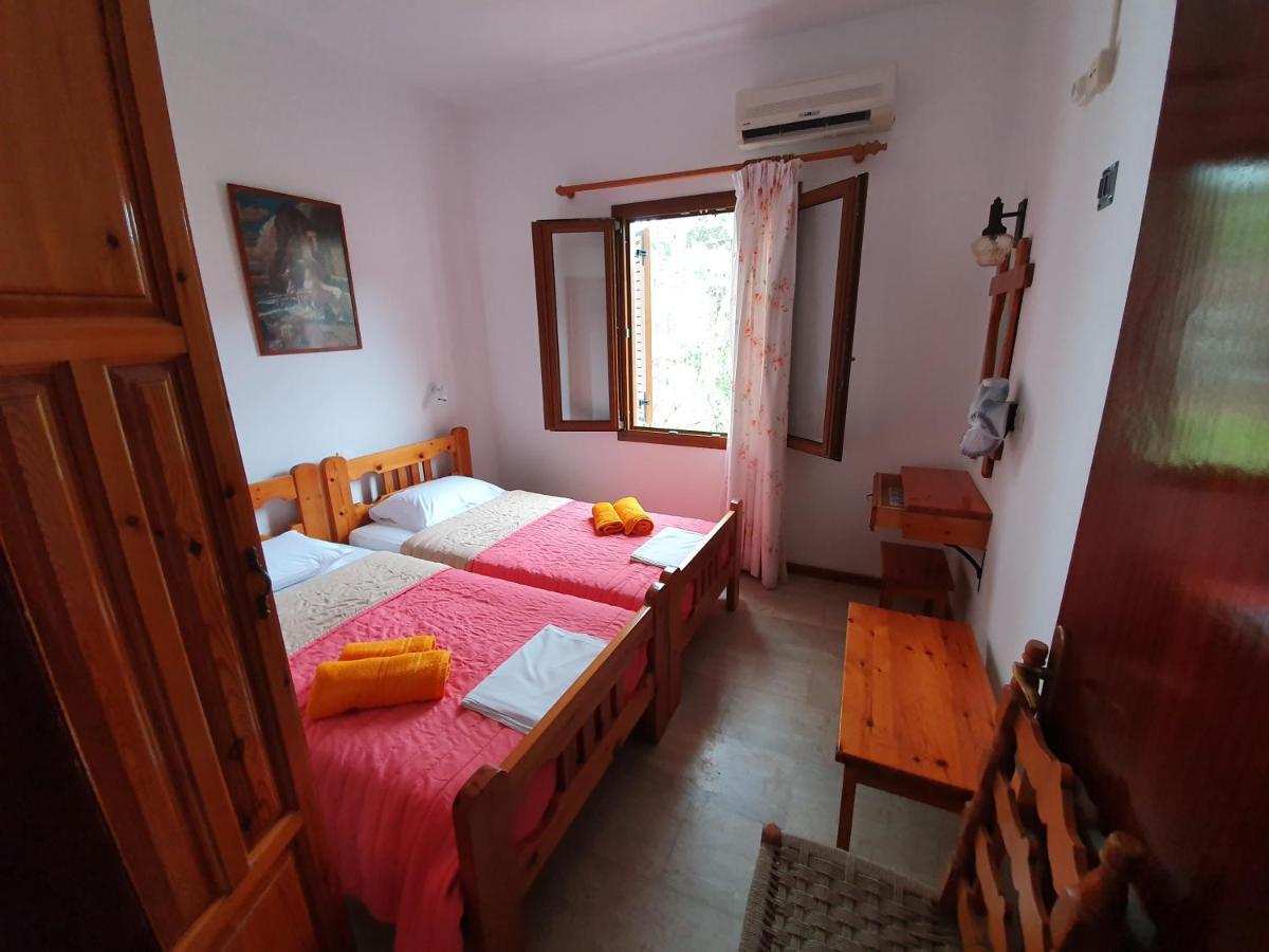 Dionisos Studios And Apts Skiathos Koukounaries Eksteriør bilde