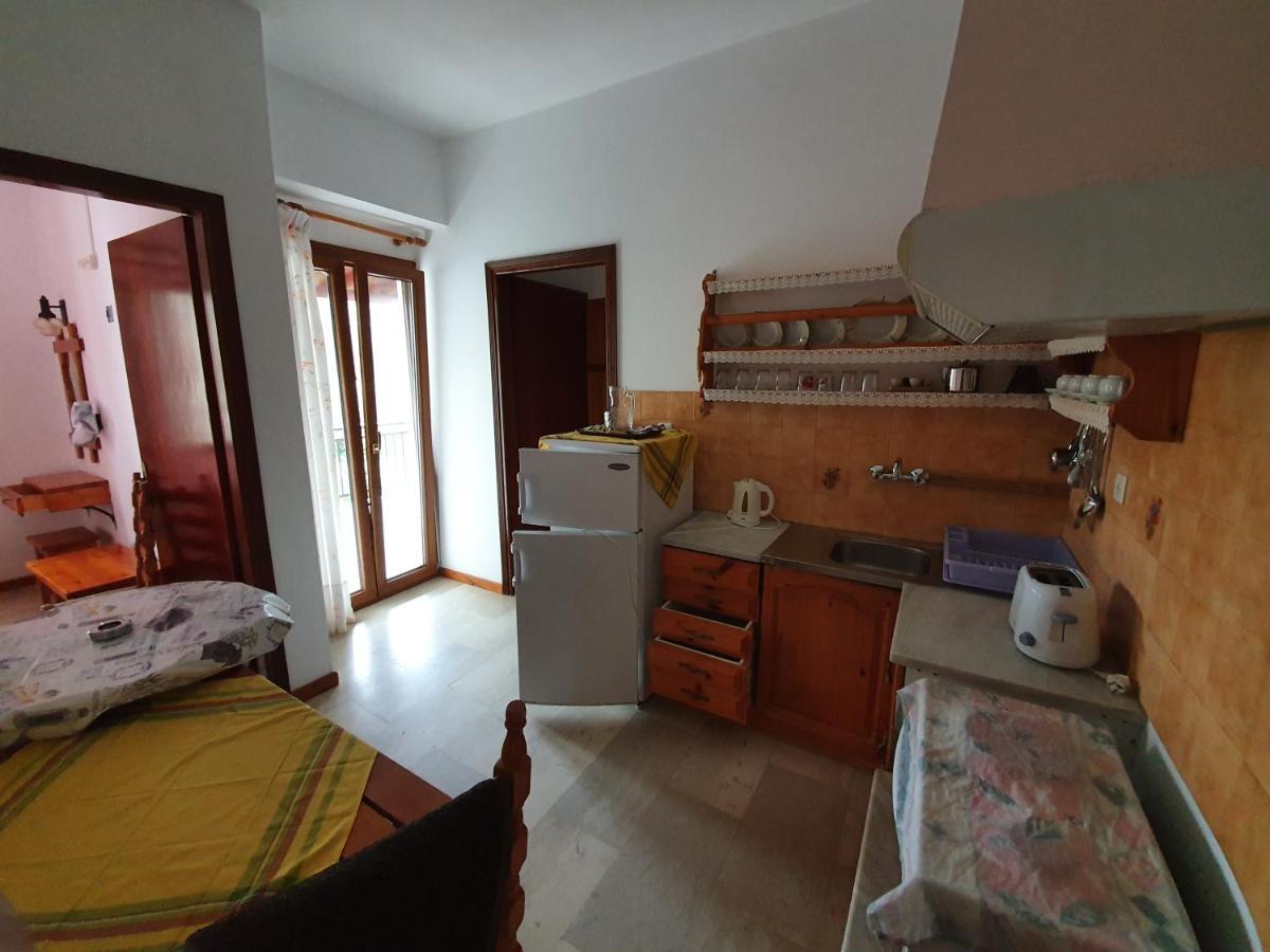 Dionisos Studios And Apts Skiathos Koukounaries Eksteriør bilde